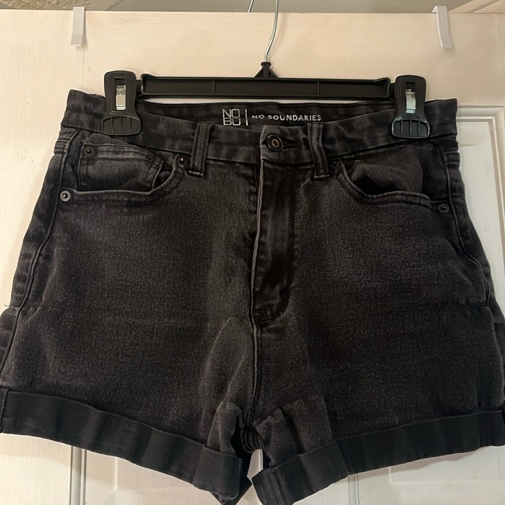 No Boundaries SZ 11 black denim shorts